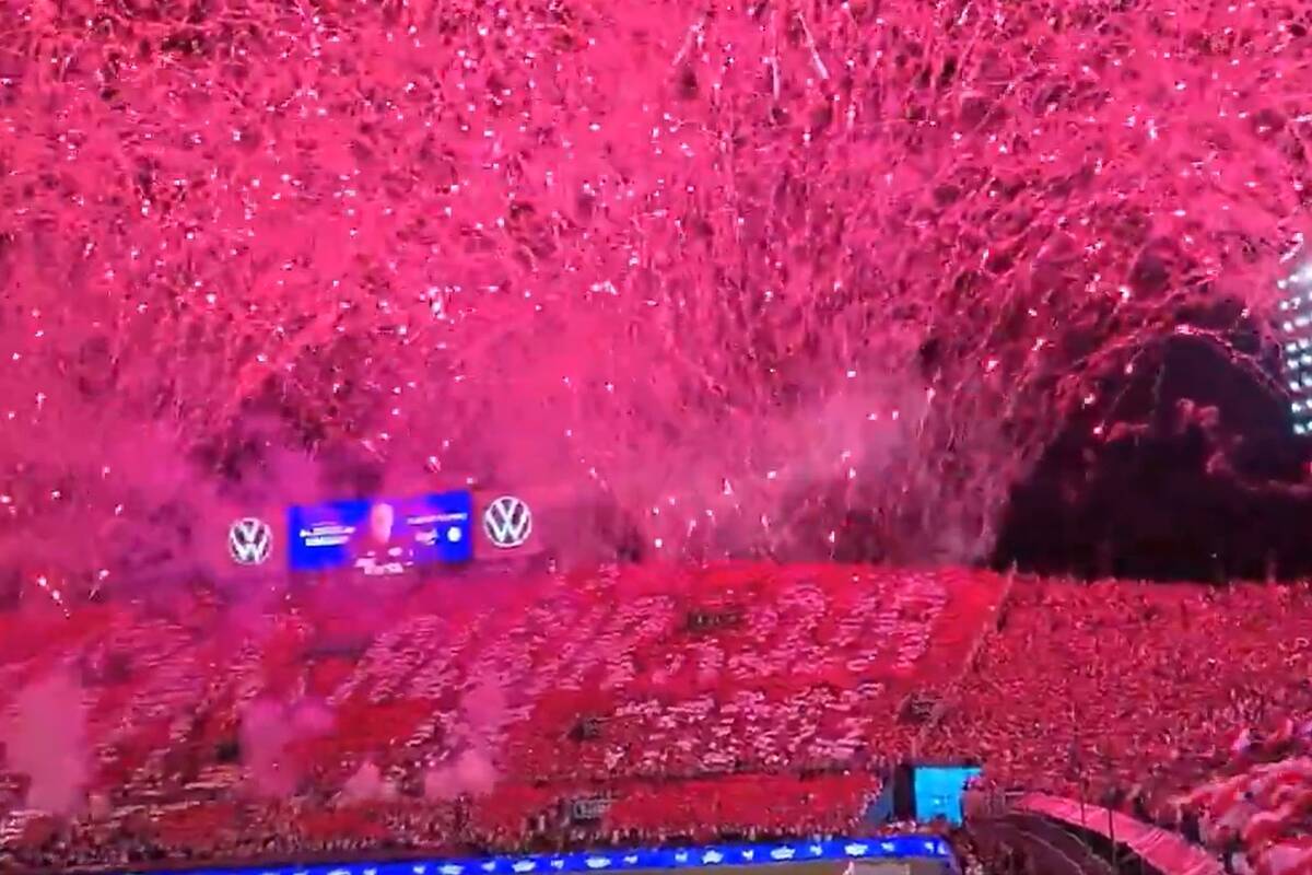 Stadion zapłonął! Tak pożegnali kadrę przed mundialem [WIDEO]