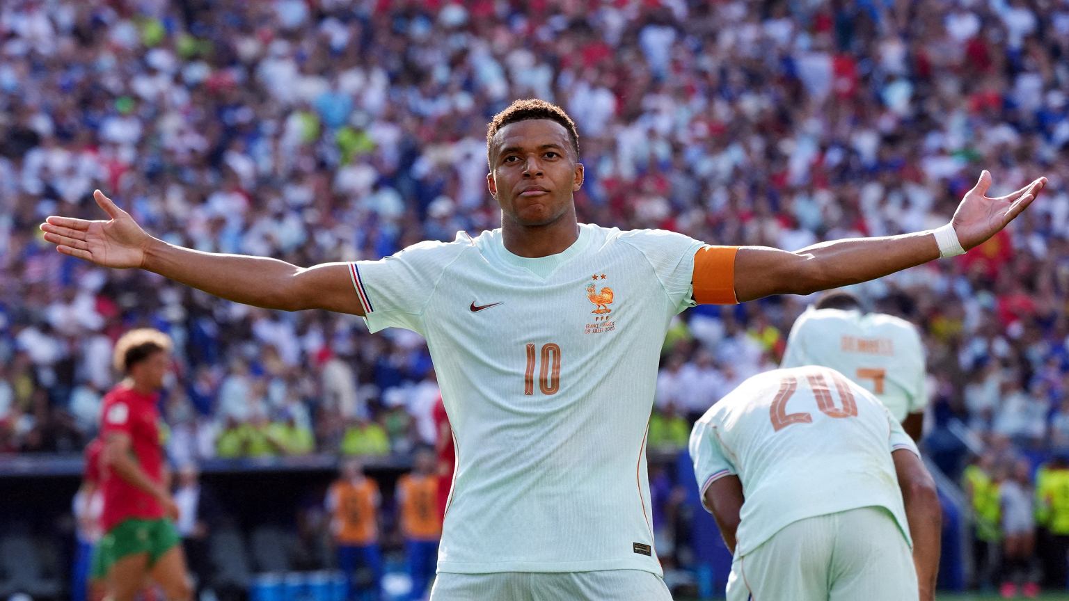 Słynny Holender broni Mbappe. 