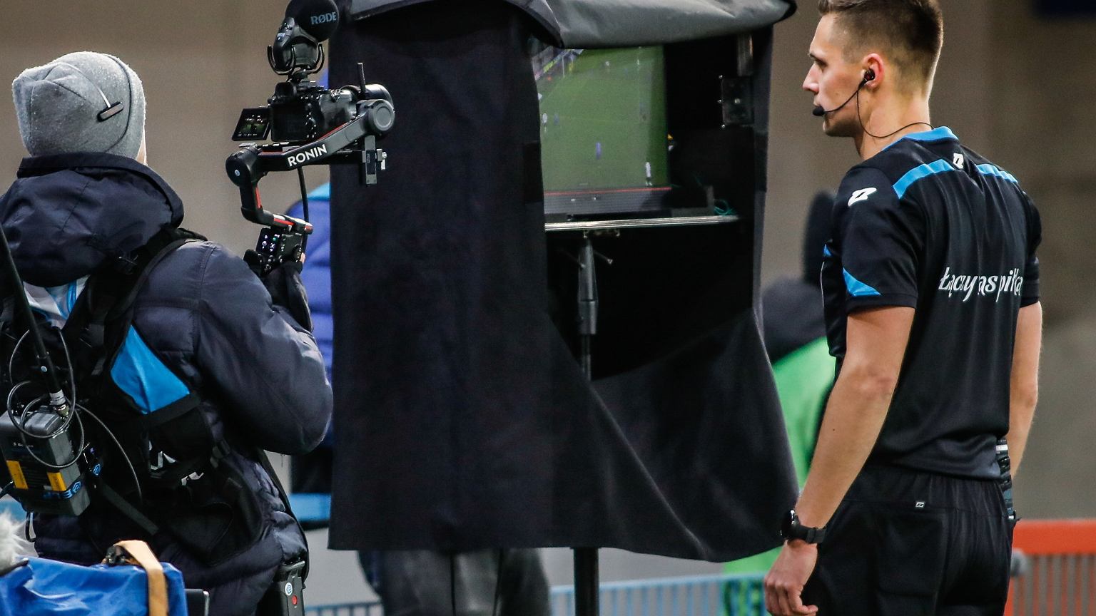 Rażące błędy sędziego w meczu Legia - Wisła. I nagle taka decyzja UEFA