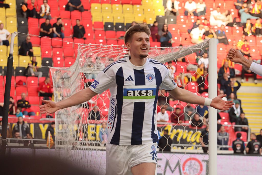 Polski napastnik szaleje w Turcji. Media: Urban go powoła