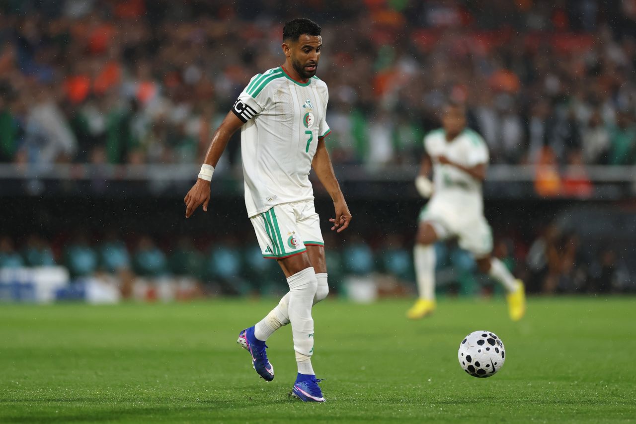 Riyad Mahrez już w nowych barwach. Zagra w jednej lidze z Krzysztofem Piątkiem