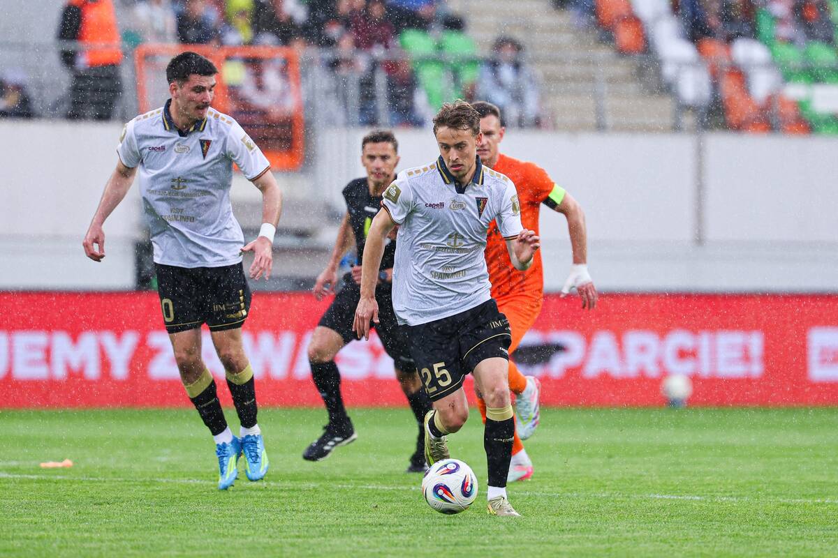 Media: Pogoń żegna transferowy niewypał. Zagra u byłego trenera 