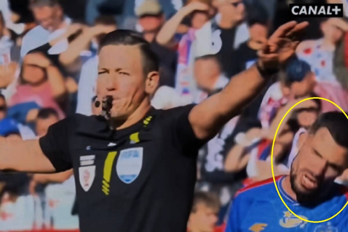 Kuriozalne sceny w Ekstraklasie. Piłkarz oberwał od arbitra. 