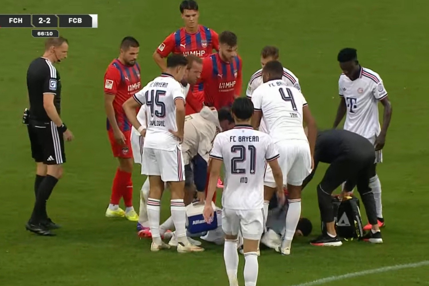Bardzo zły sygnał. Jamal Musiala ponownie zemdlał w trakcie meczu [WIDEO]
