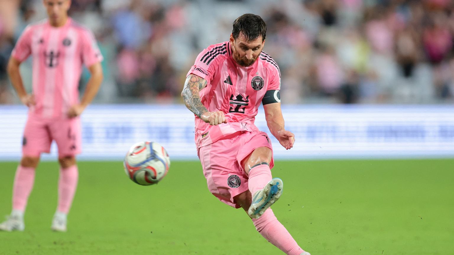 Messi przyćmił wyczyn Lewandowskiego. Cały świat mówi o tym, co zrobił