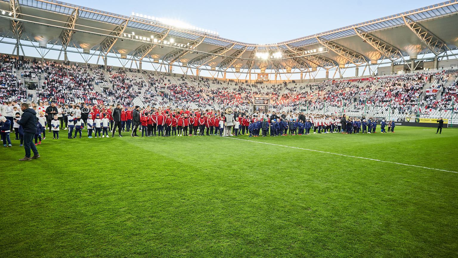 Polski stadion za miliony świeci pustkami. FIFA chce to zmienić